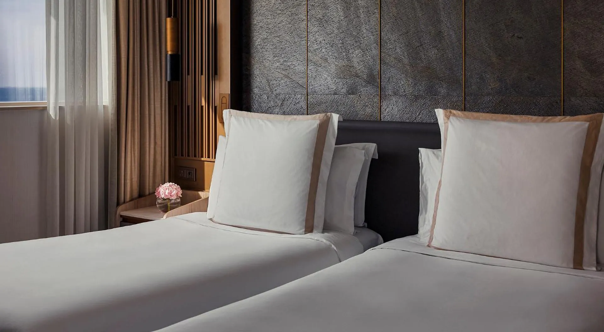 Jumeirah Beach Hotel Dubai 5*,