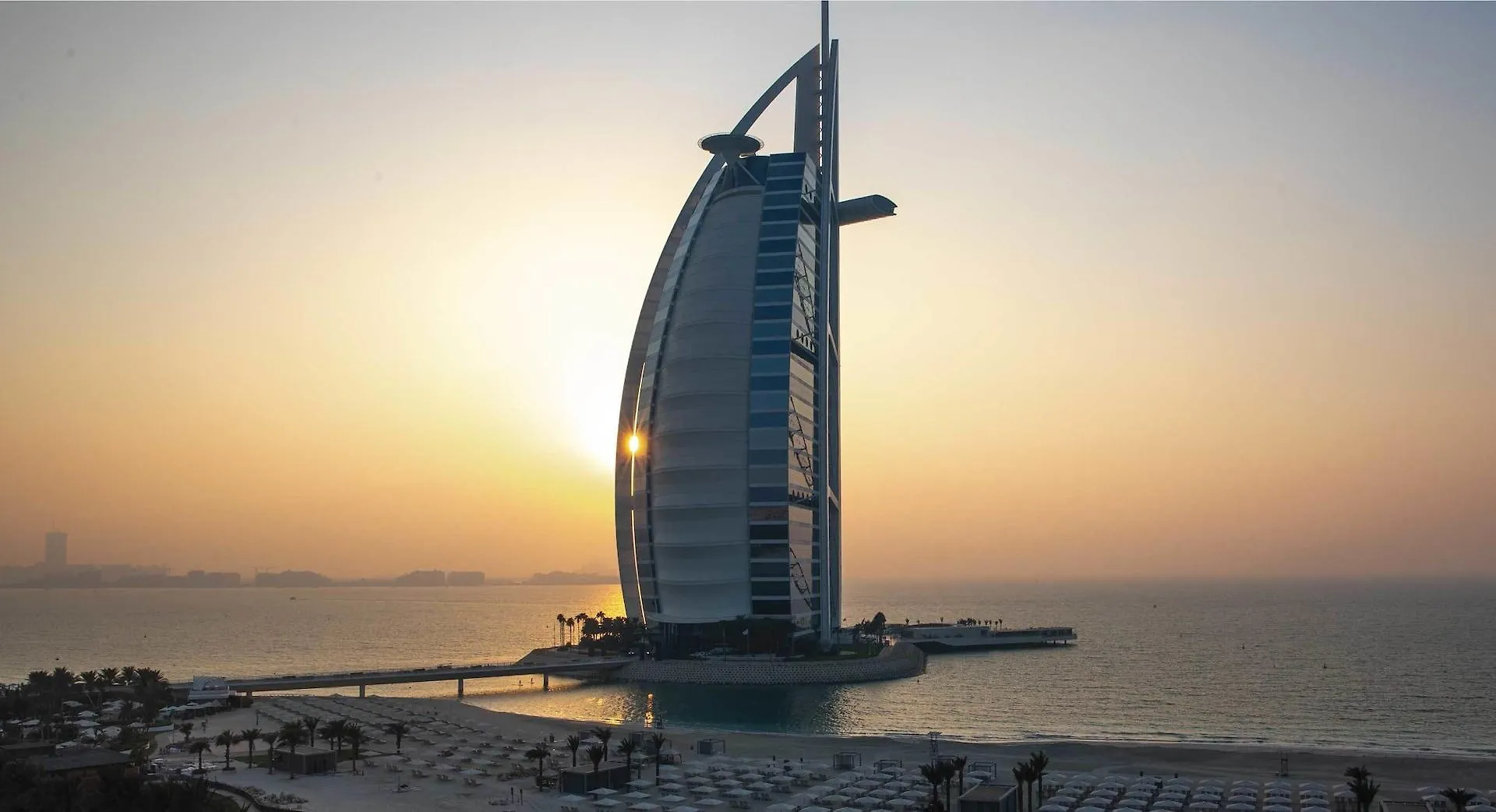 Jumeirah Beach Hotel Dubai 5*,