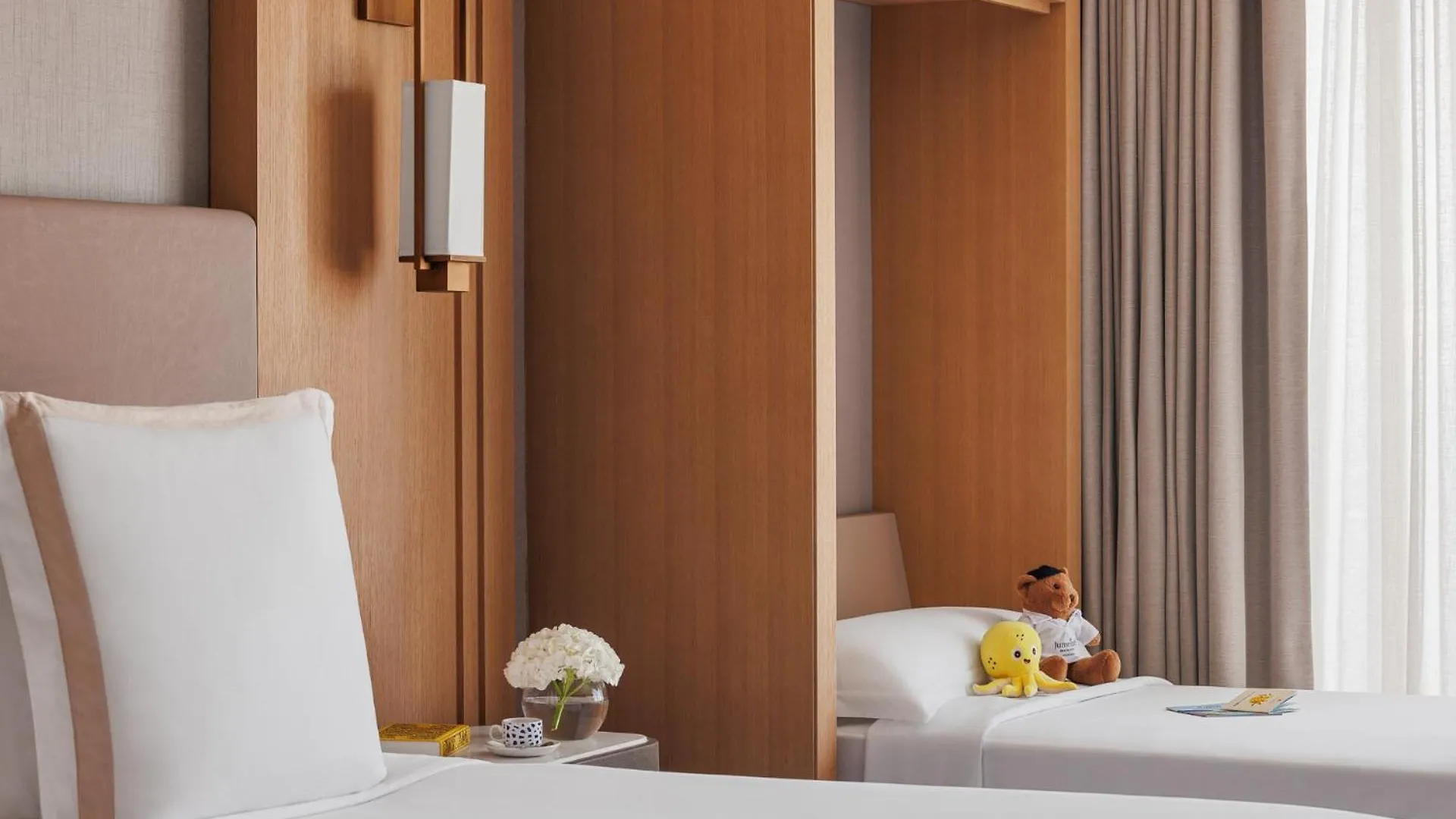 ***** Resort Jumeirah Beach Hotel Dubai United Arab Emirates